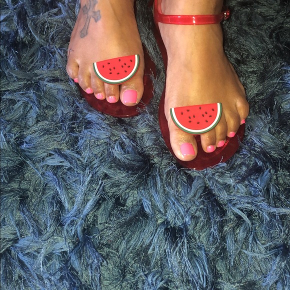 jelly toe post sandals